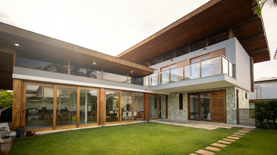 Modernes Wohnhaus mit Garten